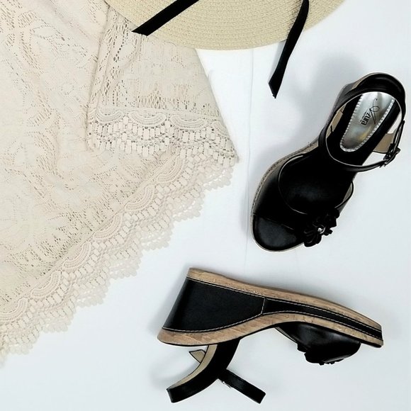 FIND THESE BEAUTIES & SO MUCH MORE IN MY CLOSET! - Picture 5 of 5